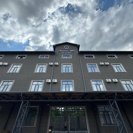 Grand Way Hotel Taras Exterior foto